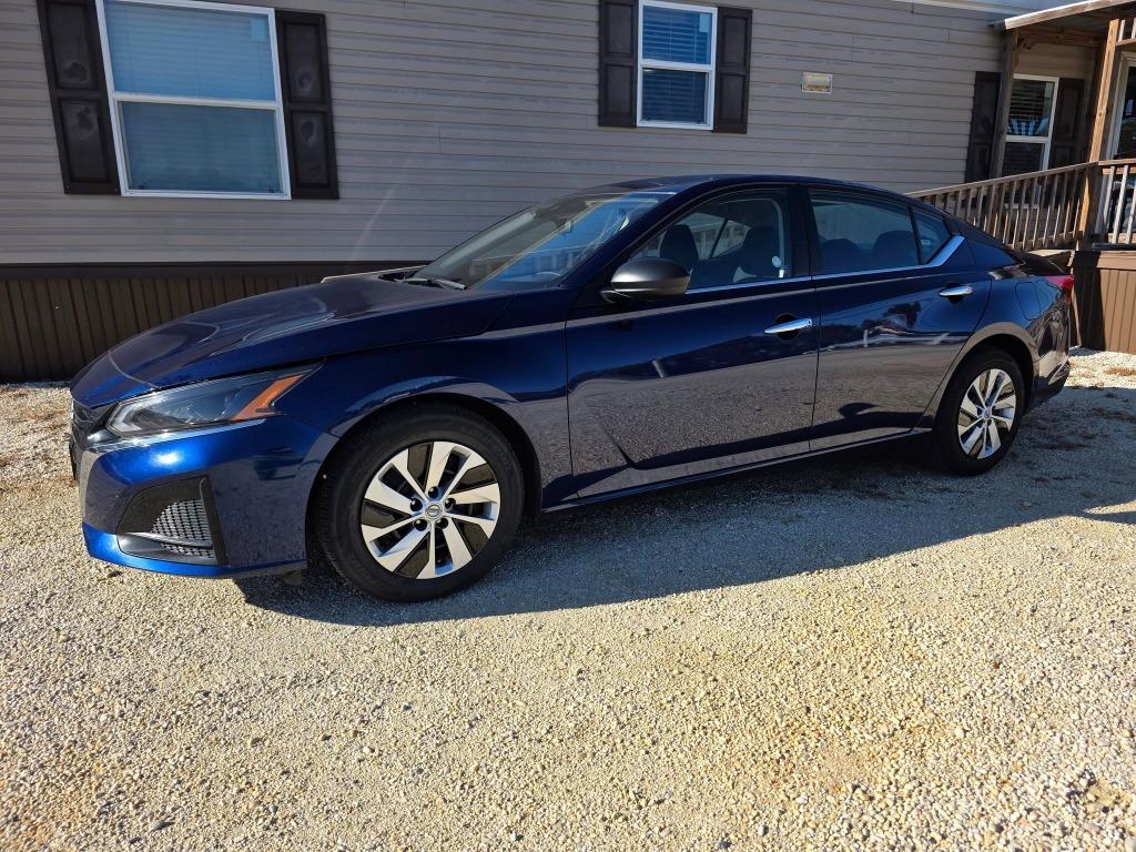 2024 Nissan Altima S's photo