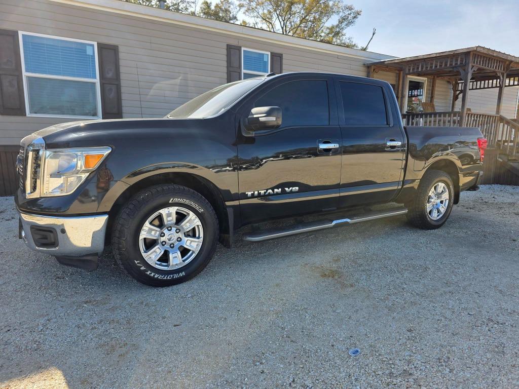 2018 Nissan Titan SV's photo
