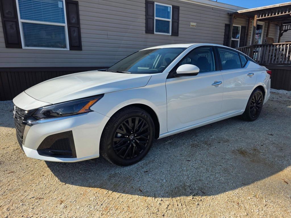 2025 Nissan Altima SV's photo