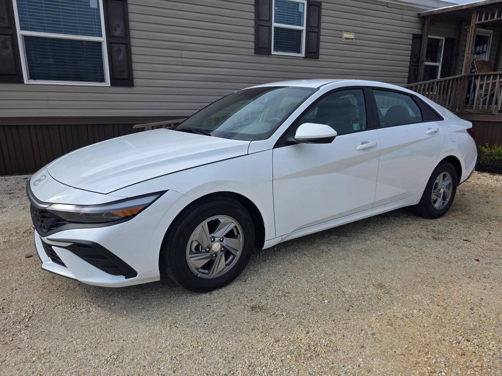 2025 Hyundai Elantra SE