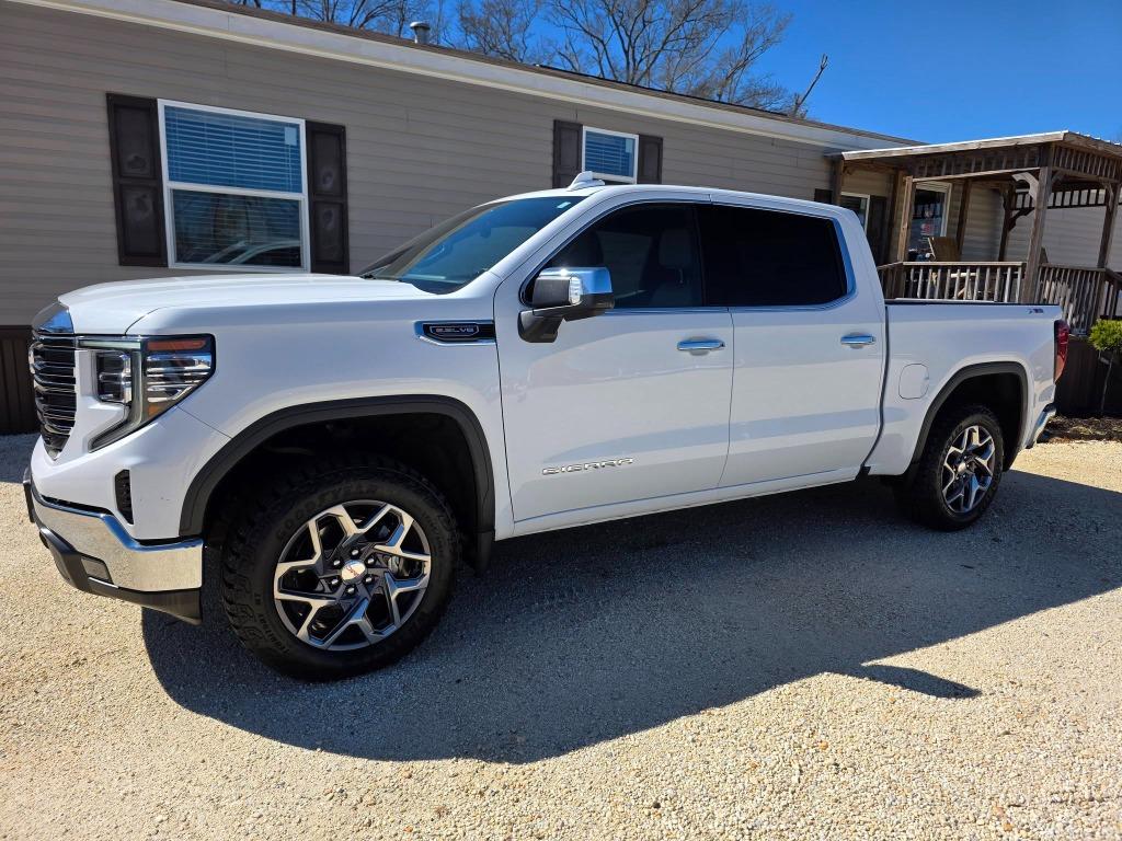 2022 GMC Sierra 4WD Crew Cab Short Box SLT's photo