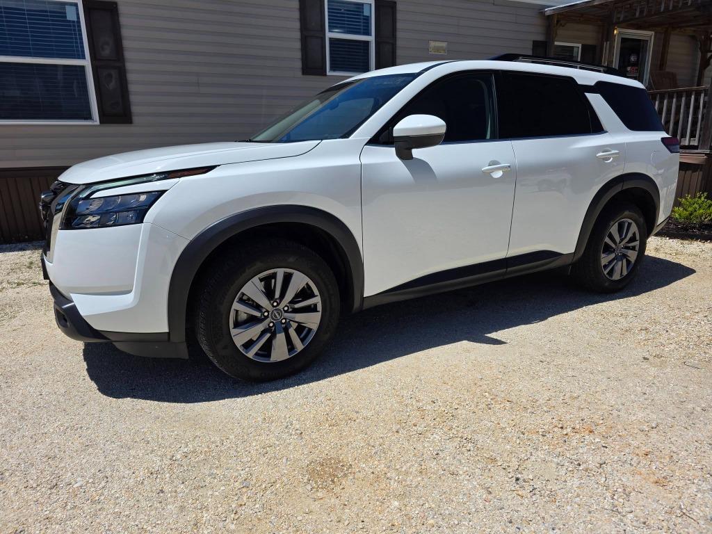 2025 Nissan Pathfinder SV 2WD's photo