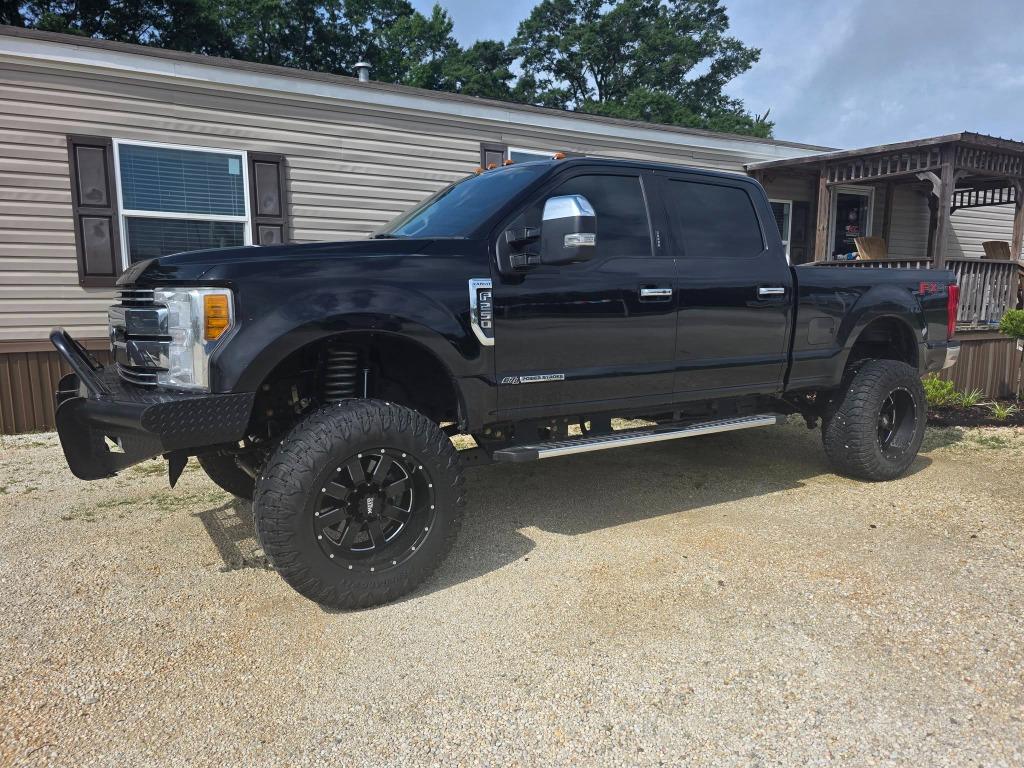 2017 Ford F-250 Lariat 4x4 Crew Cab 6-3/4' Box's photo
