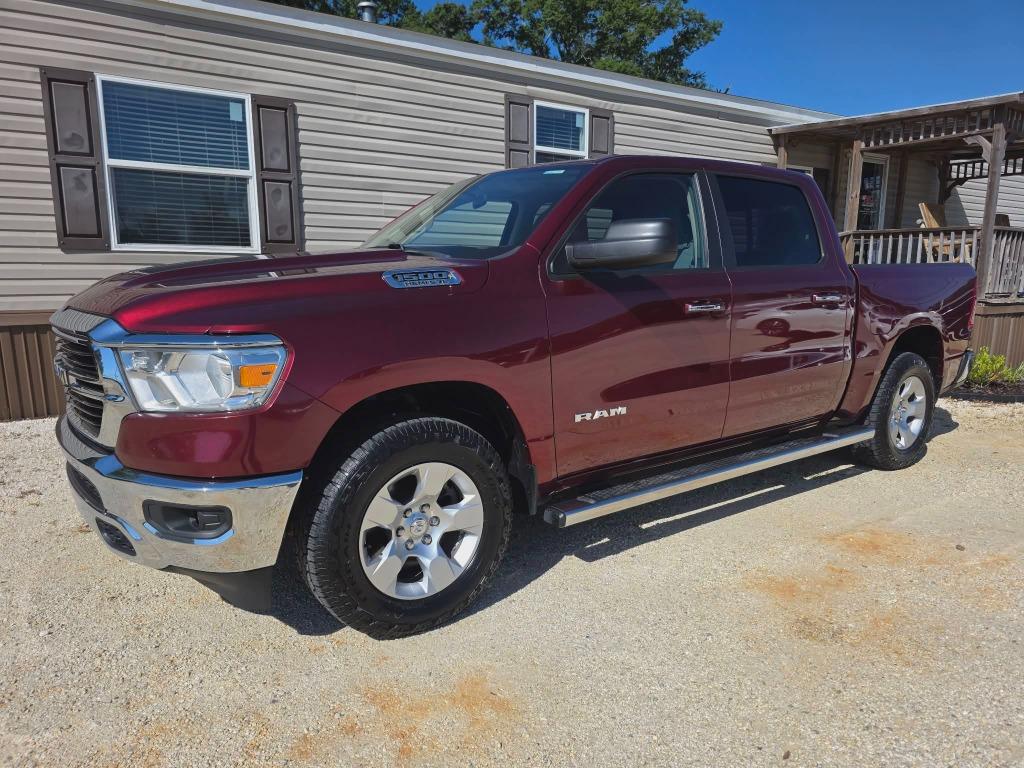 2020 RAM 1500 Big Horn/Lone Star 4x4 Crew Cab 5'7's photo