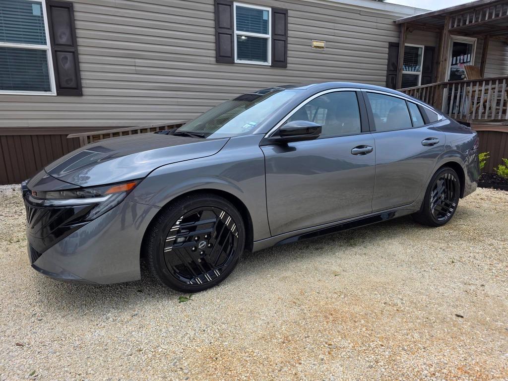 2026 Nissan Sentra SR CVT's photo
