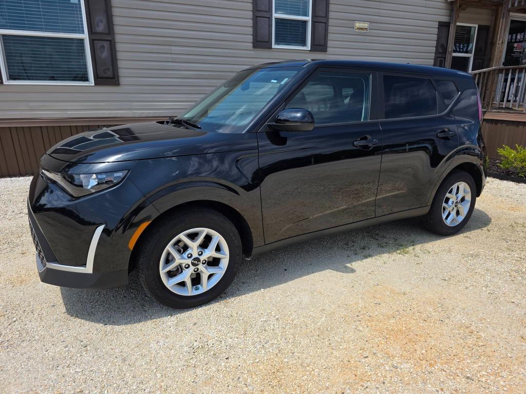 2025 Kia Soul 2.0L LX IVT's photo